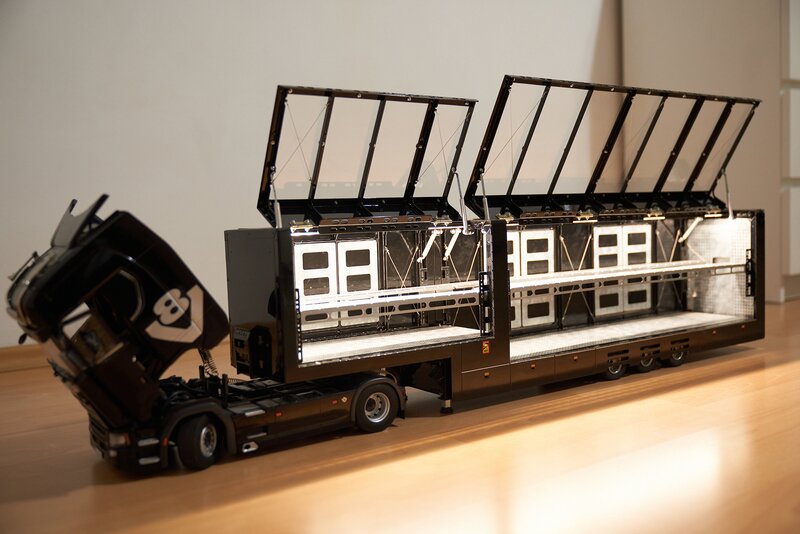 Vand camion/ trailer 1:18 custom, metalic, full open